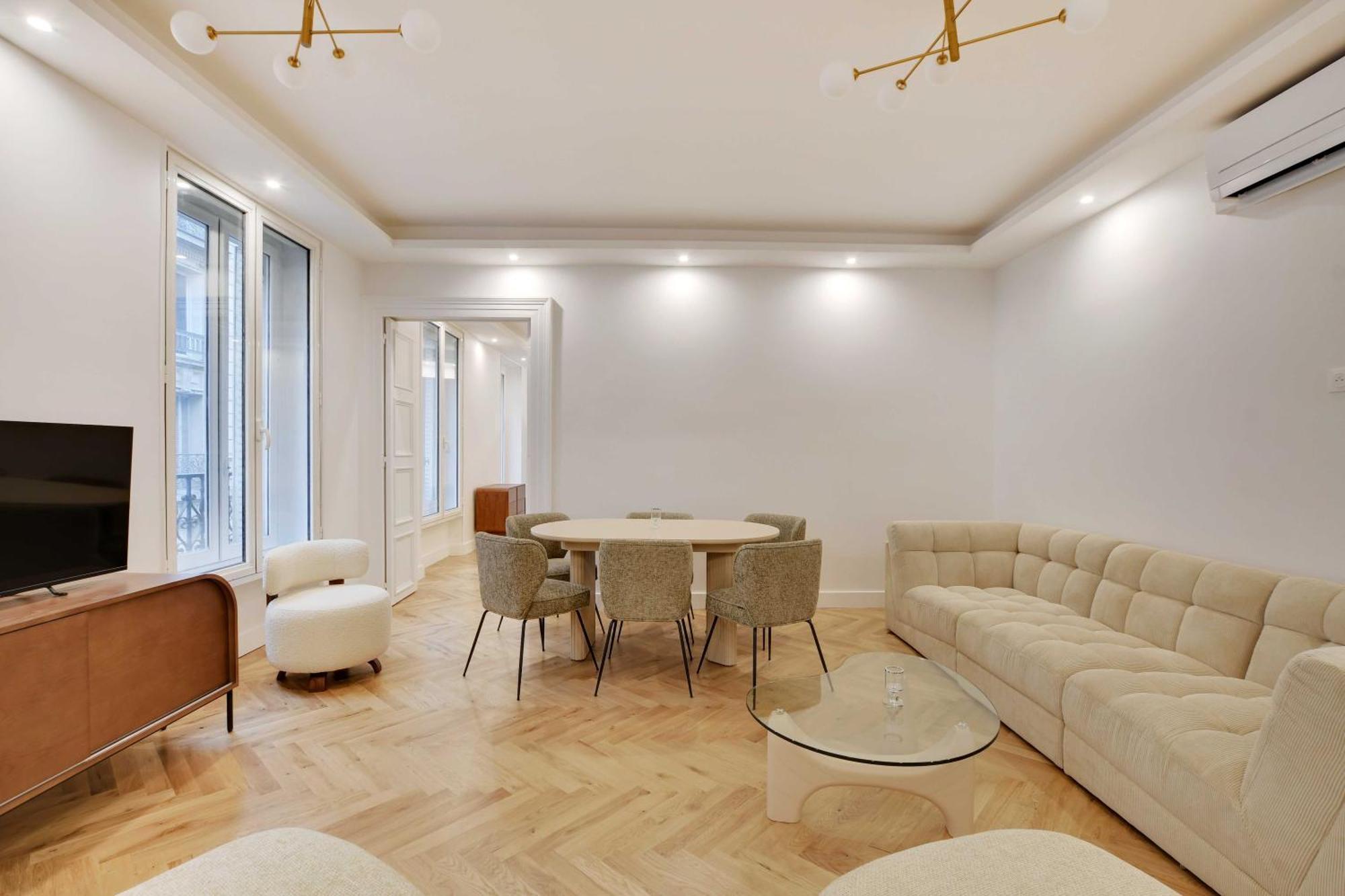Harmonious 2bdr - 4p - Champs Elysees Apartment